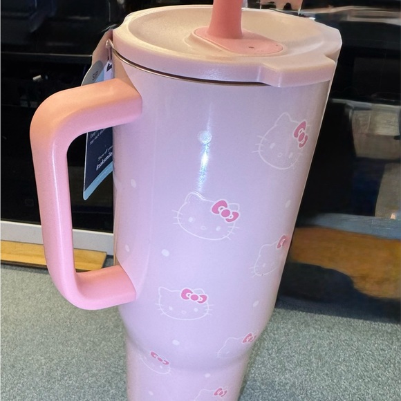 ZAK❗️Design Hello Kitty Bow Pink 30oz. Tumbler - Picture 2 of 11